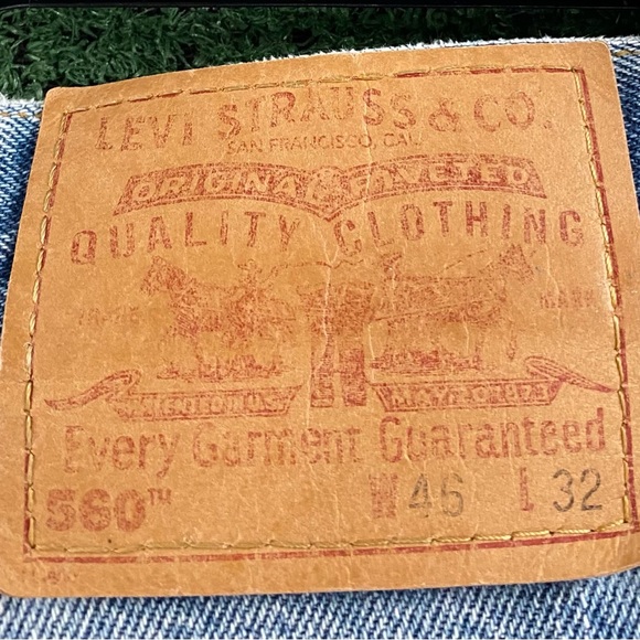 VTG 90’s Levi’s 560 Loose Fit Tapered Leg Distressed Jeans Men’s 45x31 USA Made - Picture 8 of 9